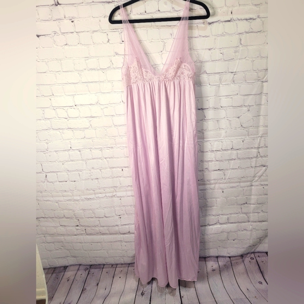 Vintage Petite Val Mode Pink Nightgown With Lace